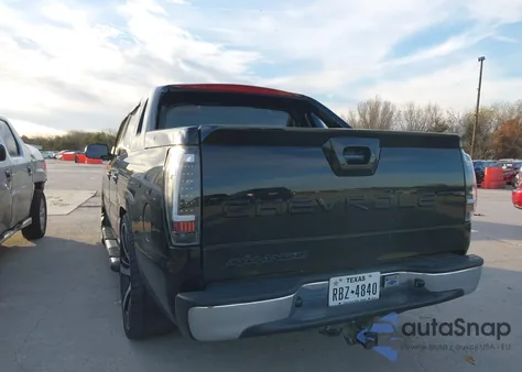 2003 Chevrolet Avalanche 1500 из США, поврежденный, VIN 3GNEC13T13G309461